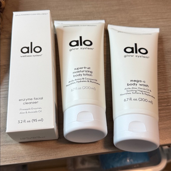 ALO Yoga Other - Alo yoga 3pc Set full Size - NEW